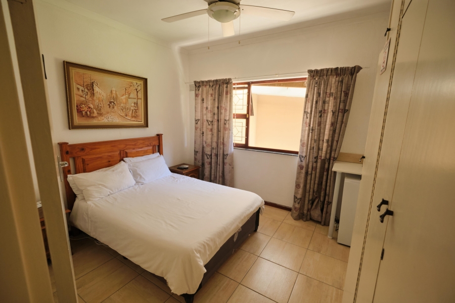 6 Bedroom Property for Sale in Schoongezicht Western Cape